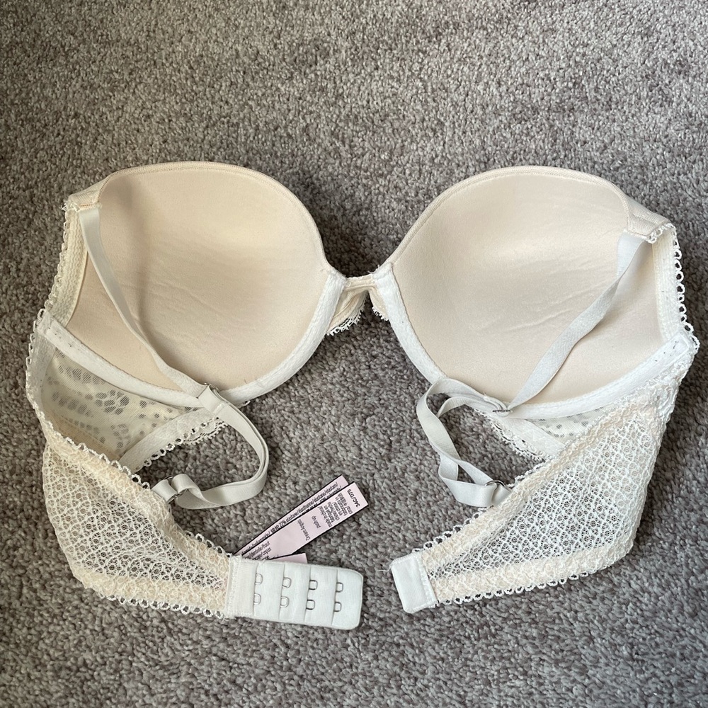 Victoria's Secret Cream Dream Angels Push Up Bra with Molded Cups - Picture 2 of 2